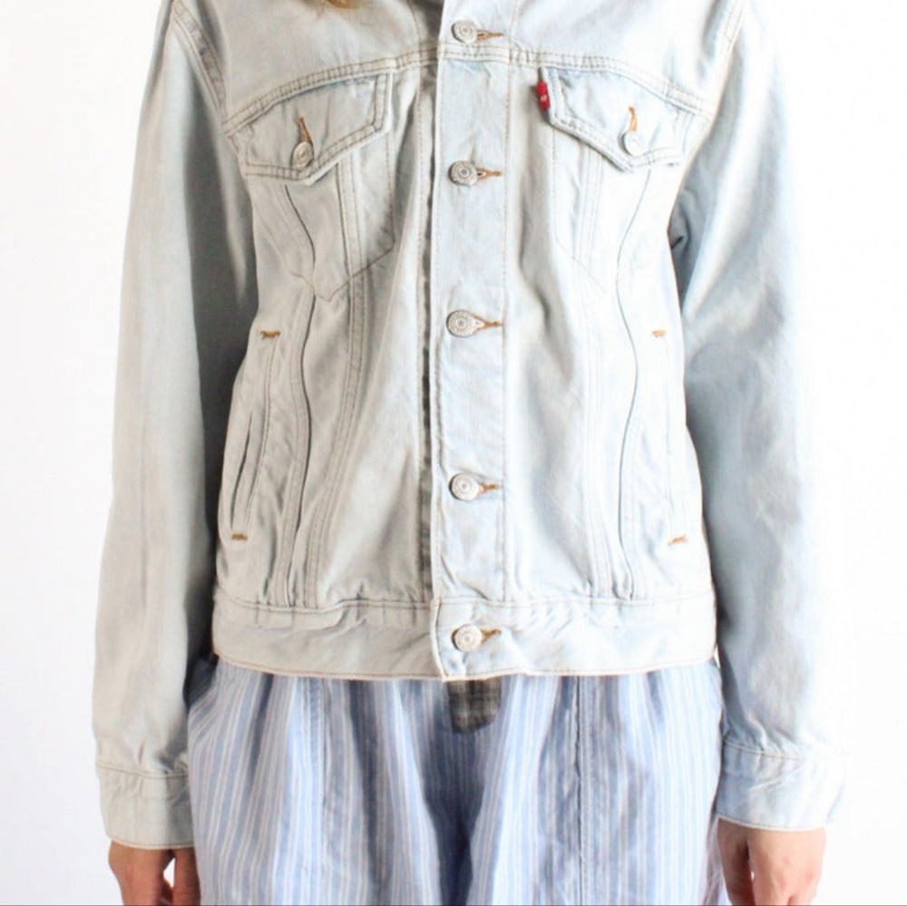 Levi's - Ex-Boyfriend Trucker Jacket Denim with Embroidered Floral Back | Small - Picture 6 of 16